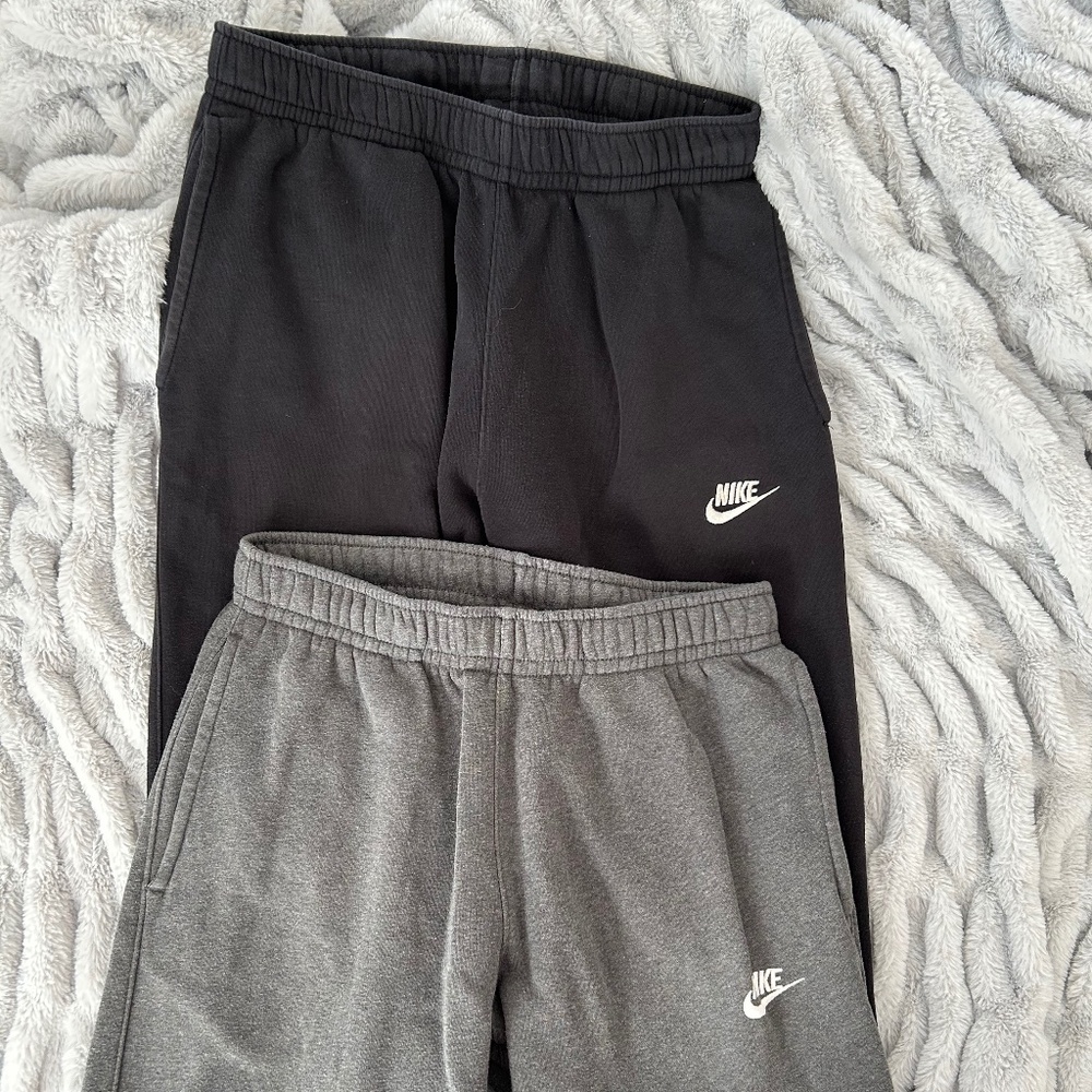 2 pairs Nike joggers - Men's M